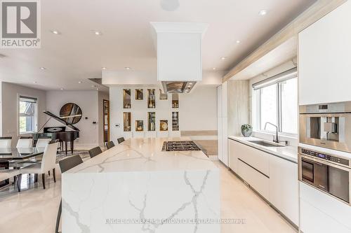 16 Valleycrest Drive, Oro-Medonte (Horseshoe Valley), ON - Indoor Photo Showing Kitchen