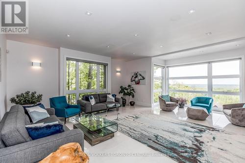 16 Valleycrest Drive, Oro-Medonte (Horseshoe Valley), ON - Indoor Photo Showing Living Room