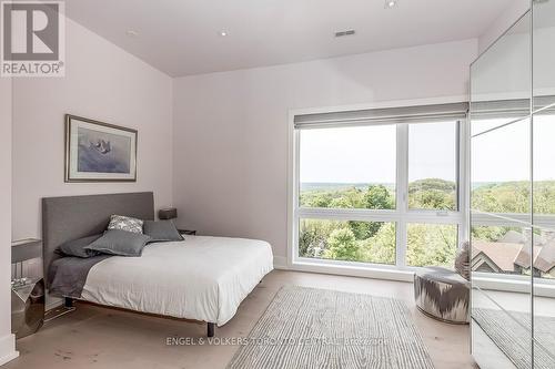 16 Valleycrest Drive, Oro-Medonte, ON - Indoor Photo Showing Bedroom