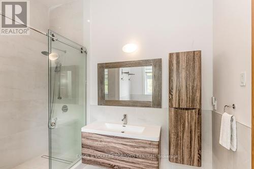 16 Valleycrest Drive, Oro-Medonte (Horseshoe Valley), ON - Indoor Photo Showing Bathroom