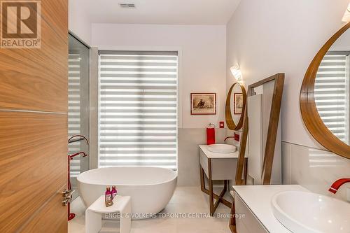 16 Valleycrest Drive, Oro-Medonte (Horseshoe Valley), ON - Indoor Photo Showing Bathroom