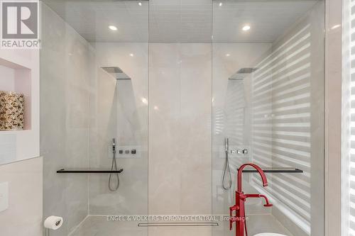 16 Valleycrest Drive, Oro-Medonte (Horseshoe Valley), ON - Indoor Photo Showing Bathroom