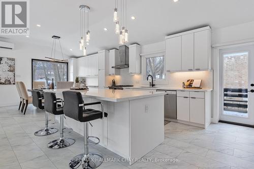 20 Castle Drive, Barrie, ON - Indoor Photo Showing Kitchen With Upgraded Kitchen
