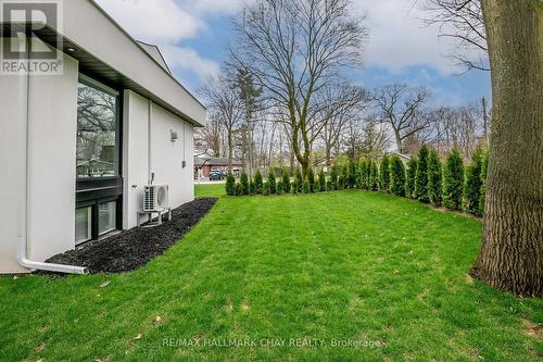 20 Castle Drive, Barrie, ON - Outdoor