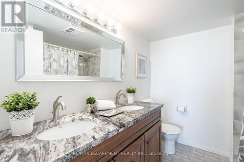 1109 - 1270 Maple Crossing Boulevard, Burlington, ON - Indoor Photo Showing Bathroom