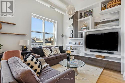 304 - 152 Annette Street, Toronto, ON - Indoor Photo Showing Living Room