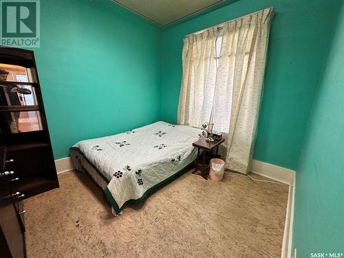 398 7Th Avenue Nw, Swift Current, SK - Indoor Photo Showing Bedroom