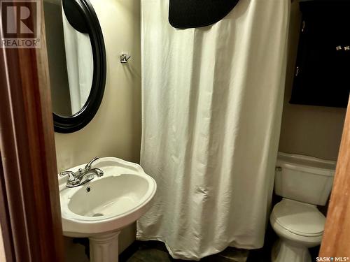 505 2Nd Avenue E, Lampman, SK - Indoor Photo Showing Bathroom