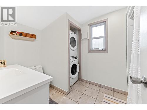 836 Cawston Avenue, Kelowna, BC - Indoor Photo Showing Laundry Room