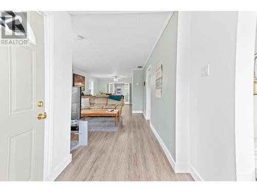 836 Cawston Avenue, Kelowna, BC - Indoor Photo Showing Other Room