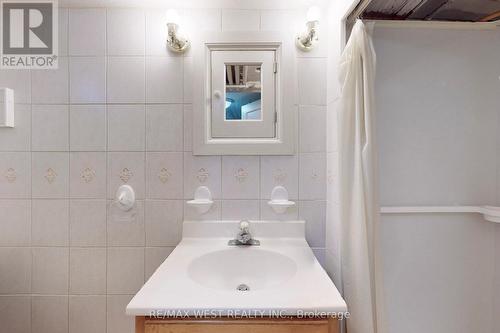 12 Dewson Street, Toronto, ON - Indoor Photo Showing Bathroom