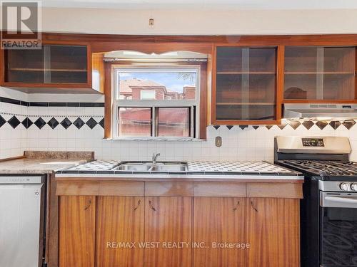 12 Dewson Street, Toronto (Palmerston-Little Italy), ON - Indoor Photo Showing Kitchen With Double Sink