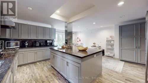 8 Mead Court, Toronto, ON - Indoor Photo Showing Kitchen