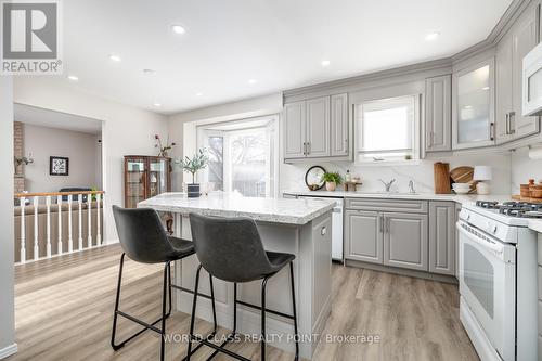 107 Foxhunt Trail, Clarington, ON - Indoor Photo Showing Kitchen With Upgraded Kitchen