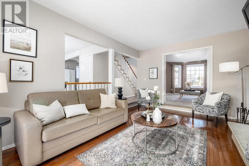 107 Foxhunt Trail, Clarington, ON - Indoor Photo Showing Living Room