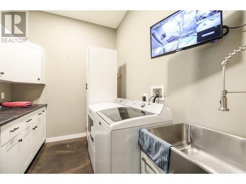 7801 97 Highway, Oliver, BC - Indoor Photo Showing Laundry Room