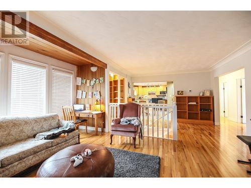 7801 97 Highway, Oliver, BC - Indoor Photo Showing Living Room
