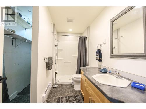 7801 97 Highway, Oliver, BC - Indoor Photo Showing Bathroom