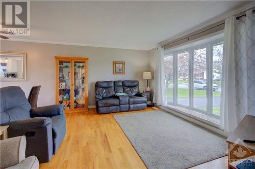 26 Bell Avenue, Smiths Falls, ON - Indoor Photo Showing Living Room
