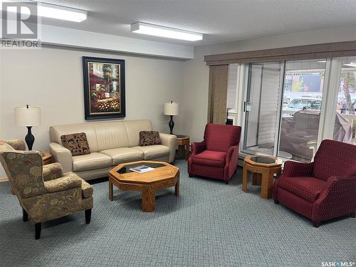 131 960 Assiniboine Avenue E, Regina, SK - Indoor Photo Showing Living Room