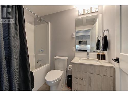 685 Boynton Place Unit# 52, Kelowna, BC - Indoor Photo Showing Bathroom