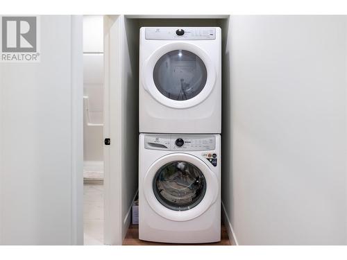 1435 Bear Creek Road, West Kelowna, BC - Indoor Photo Showing Laundry Room