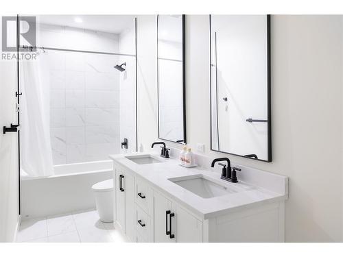 1435 Bear Creek Road, West Kelowna, BC - Indoor Photo Showing Bathroom