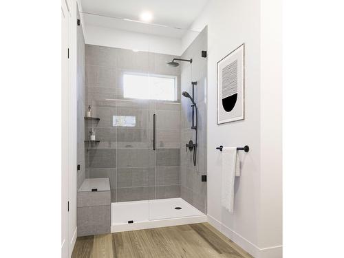 7 - 6145 Parnaby Road, Cranbrook, BC - Indoor Photo Showing Bathroom