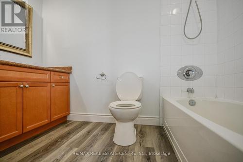 405 - 8 Harris Street, Cambridge, ON - Indoor Photo Showing Bathroom