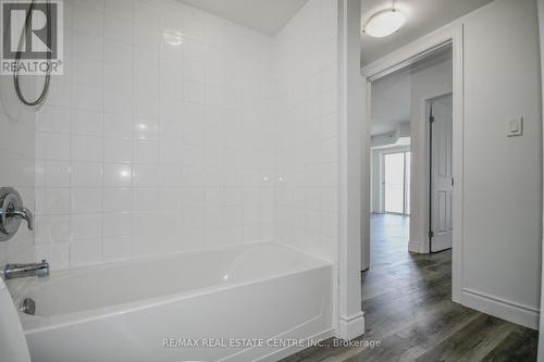 405 - 8 Harris Street, Cambridge, ON - Indoor Photo Showing Bathroom