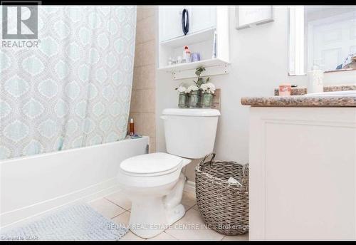 196 Woodbine (Lower) Avenue, Kitchener, ON - Indoor Photo Showing Bathroom