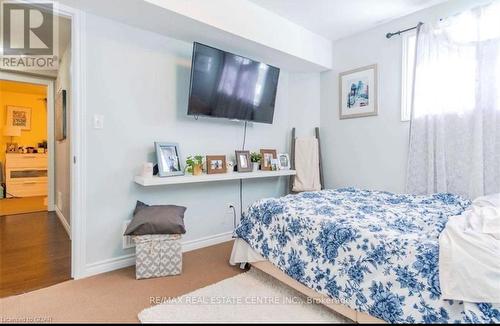 196 Woodbine (Lower) Avenue, Kitchener, ON - Indoor Photo Showing Bedroom
