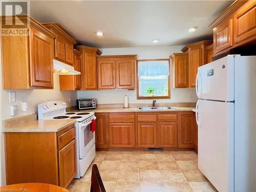 16 Cherokee Lane, Meneset, ON - Indoor Photo Showing Kitchen With Double Sink