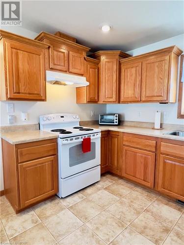 16 Cherokee Lane, Meneset, ON - Indoor Photo Showing Kitchen