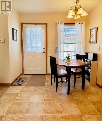 16 Cherokee Lane, Meneset, ON - Indoor Photo Showing Dining Room