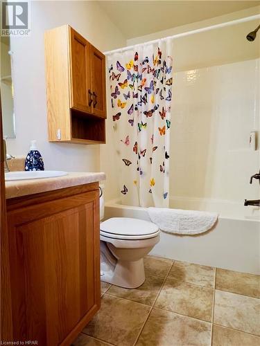 16 Cherokee Lane, Meneset, ON - Indoor Photo Showing Bathroom