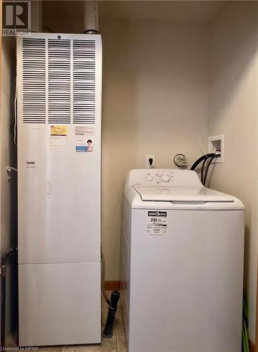 16 Cherokee Lane, Meneset, ON - Indoor Photo Showing Laundry Room