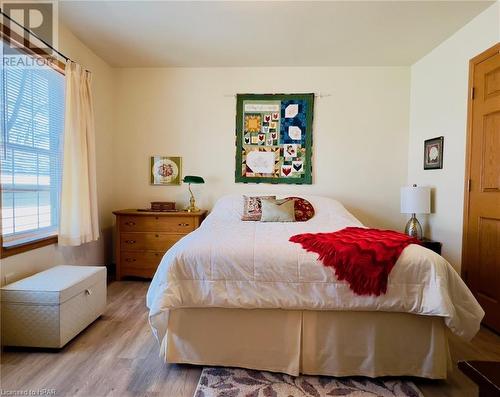 16 Cherokee Lane, Meneset, ON - Indoor Photo Showing Bedroom