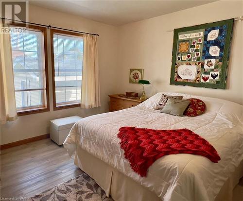 16 Cherokee Lane, Meneset, ON - Indoor Photo Showing Bedroom