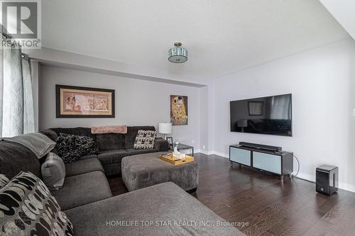 25 Owens Road, New Tecumseth, ON - Indoor Photo Showing Living Room
