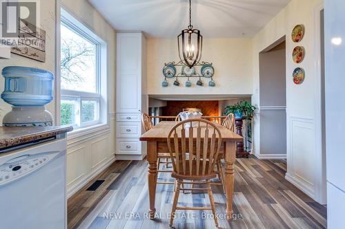 498 Vanguard Crescent, Oakville, ON - Indoor Photo Showing Dining Room