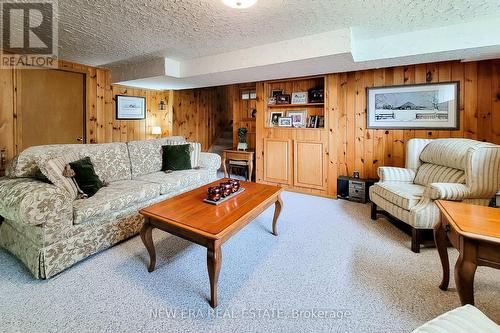 498 Vanguard Crescent, Oakville, ON - Indoor Photo Showing Living Room