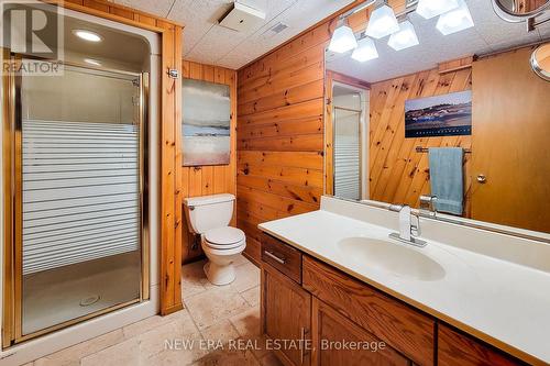 498 Vanguard Crescent, Oakville, ON - Indoor Photo Showing Bathroom