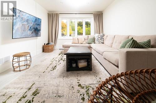 2949 Oka Road, Mississauga, ON - Indoor Photo Showing Living Room