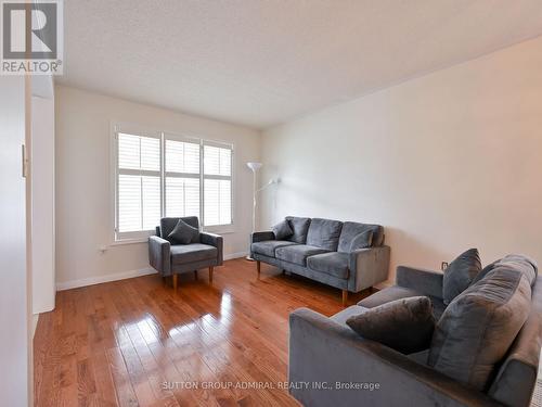 1518 Swann Crescent, Milton, ON - Indoor Photo Showing Living Room