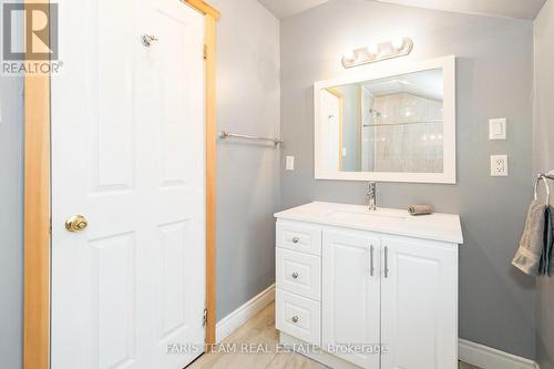 711 Mosley Street, Wasaga Beach, ON - Indoor Photo Showing Bathroom