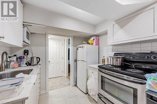 3576 Ash Row Crescent, Mississauga, ON - Indoor Photo Showing Kitchen