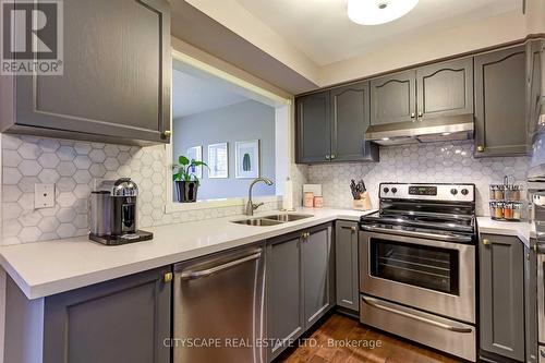 54 - 5525 Palmerston Crescent, Mississauga, ON - Indoor Photo Showing Kitchen With Double Sink