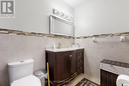 18 Lowry Square, Toronto, ON - Indoor Photo Showing Bathroom