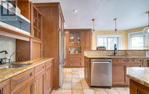 71 William Stephenson Drive, Whitby, ON - Indoor Photo Showing Kitchen